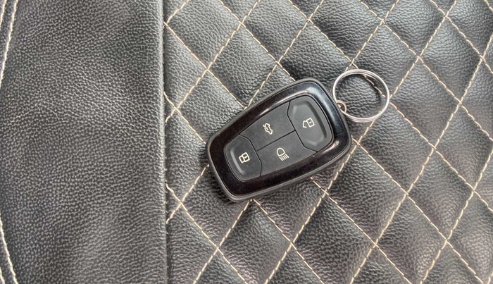 2018 Tata NEXON XZ PLUS PETROL, Petrol, Manual, 26,661 km, Key Close Up