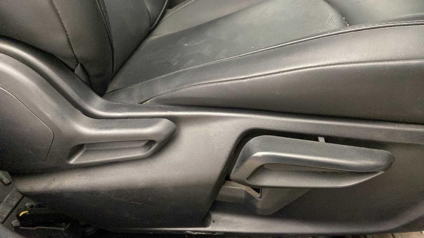 2022 Tata NEXON XZ PLUS (O) PETROL DARK EDITION, Petrol, Manual, 26,618 km, Driver Side Adjustment Panel