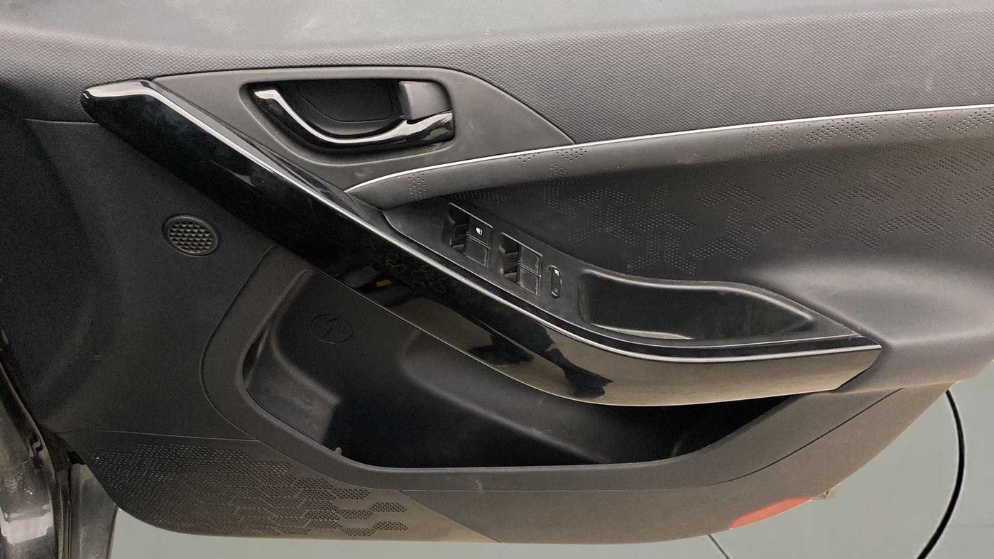 2022 Tata NEXON XZ PLUS (O) PETROL DARK EDITION, Petrol, Manual, 26,618 km, Driver Side Door Panels Control