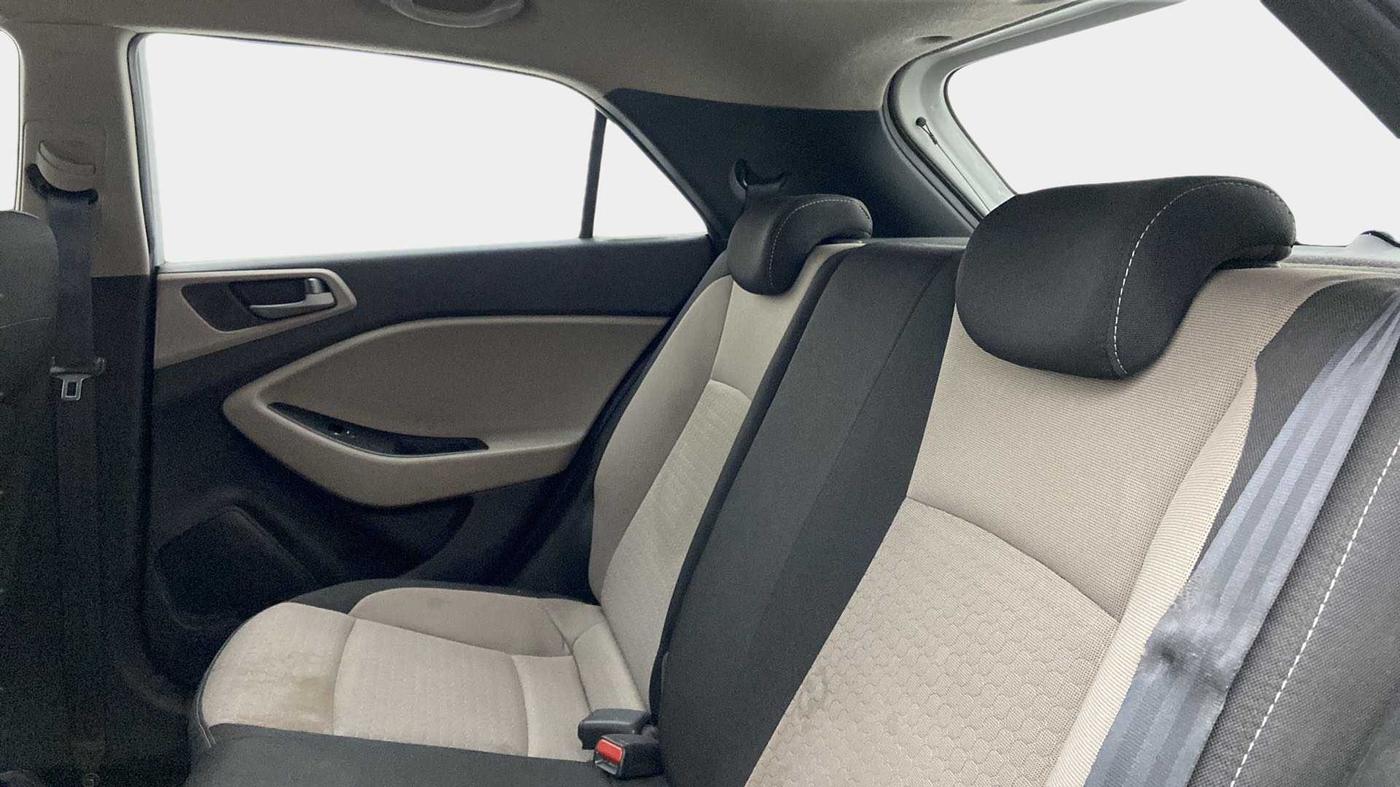 2016 Hyundai Elite i20 ASTA 1.2, Petrol, Manual, 46,532 km, Right Side Rear Door Cabin