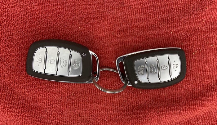 2021 Hyundai VENUE SX PLUS 1.0 TURBO DCT, Petrol, Automatic, 30,383 km, Key Close Up