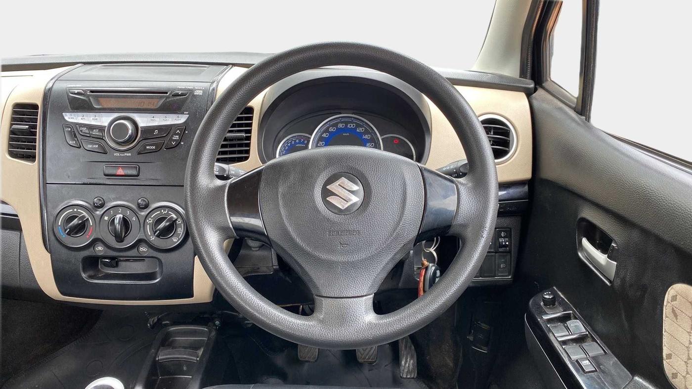 2017 Maruti Wagon R 1.0 VXI, Petrol, Manual, 63,537 km, Steering Wheel Close Up
