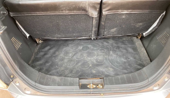 2017 Maruti Wagon R 1.0 VXI, Petrol, Manual, 63,537 km, Dicky (Boot door) - Parcel tray missing