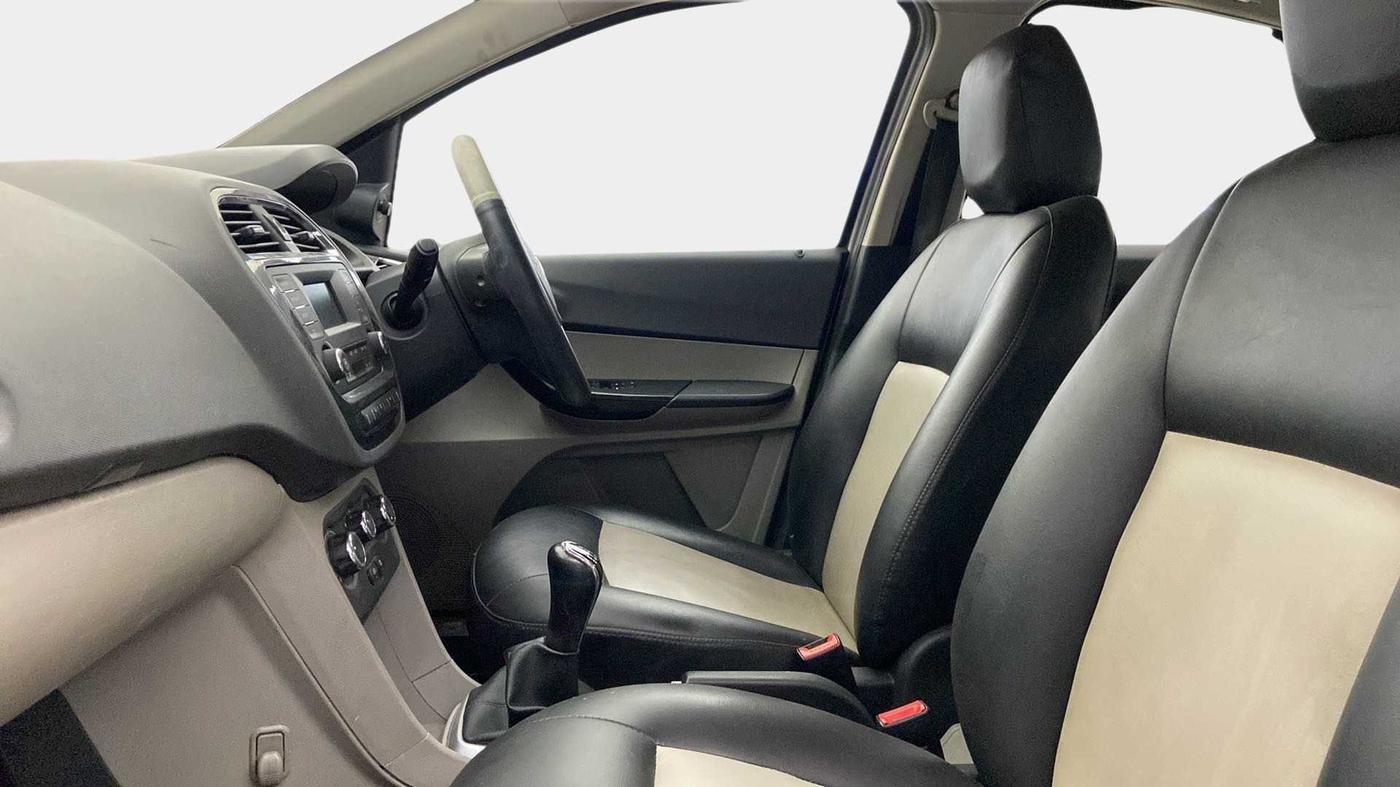 2016 Tata Tiago XZ PETROL, Petrol, Manual, 54,186 km, Right Side Front Door Cabin
