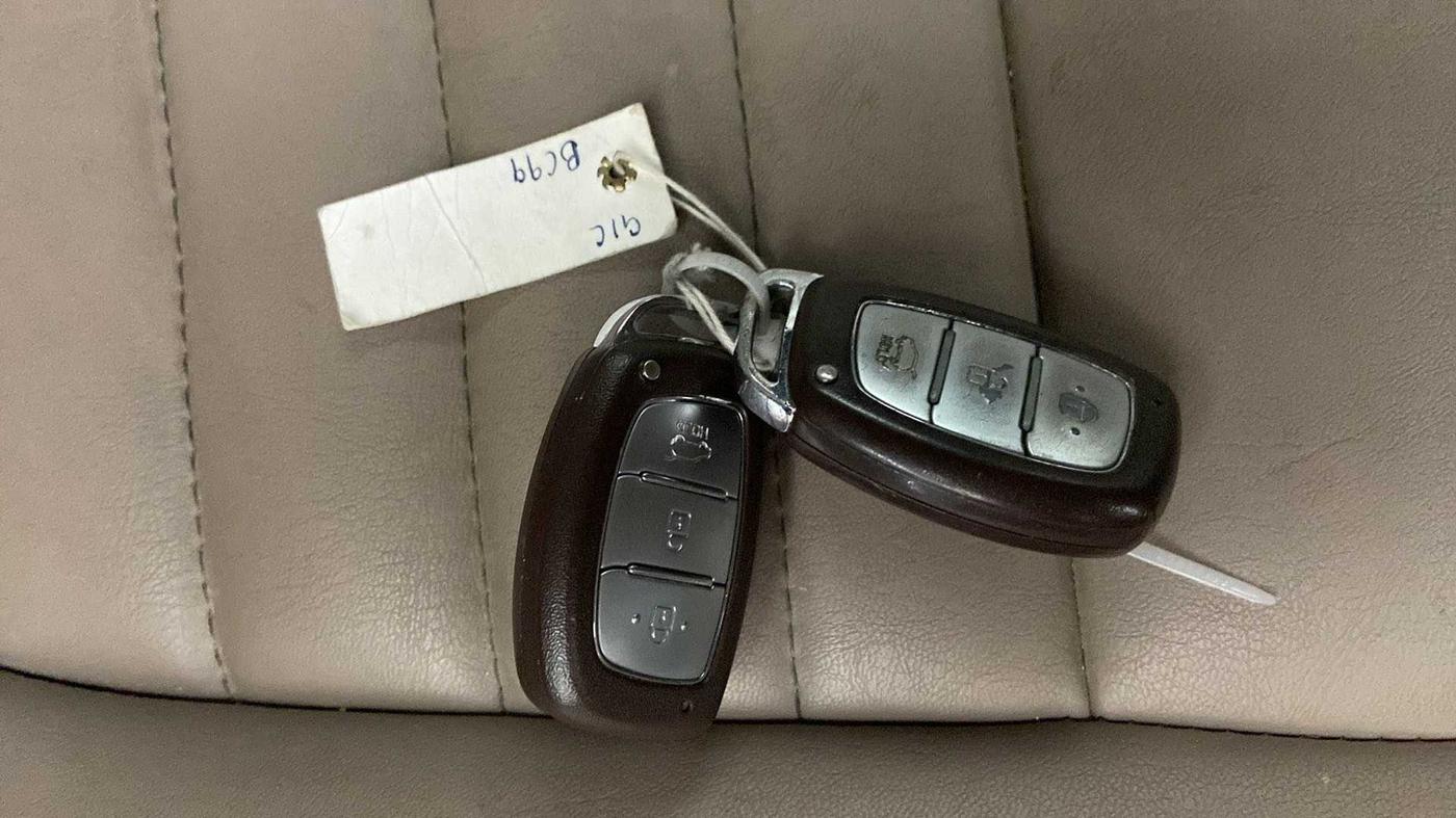 2017 Hyundai Creta SX PLUS AT 1.6 PETROL, Petrol, Automatic, 74,436 km, Key Close Up