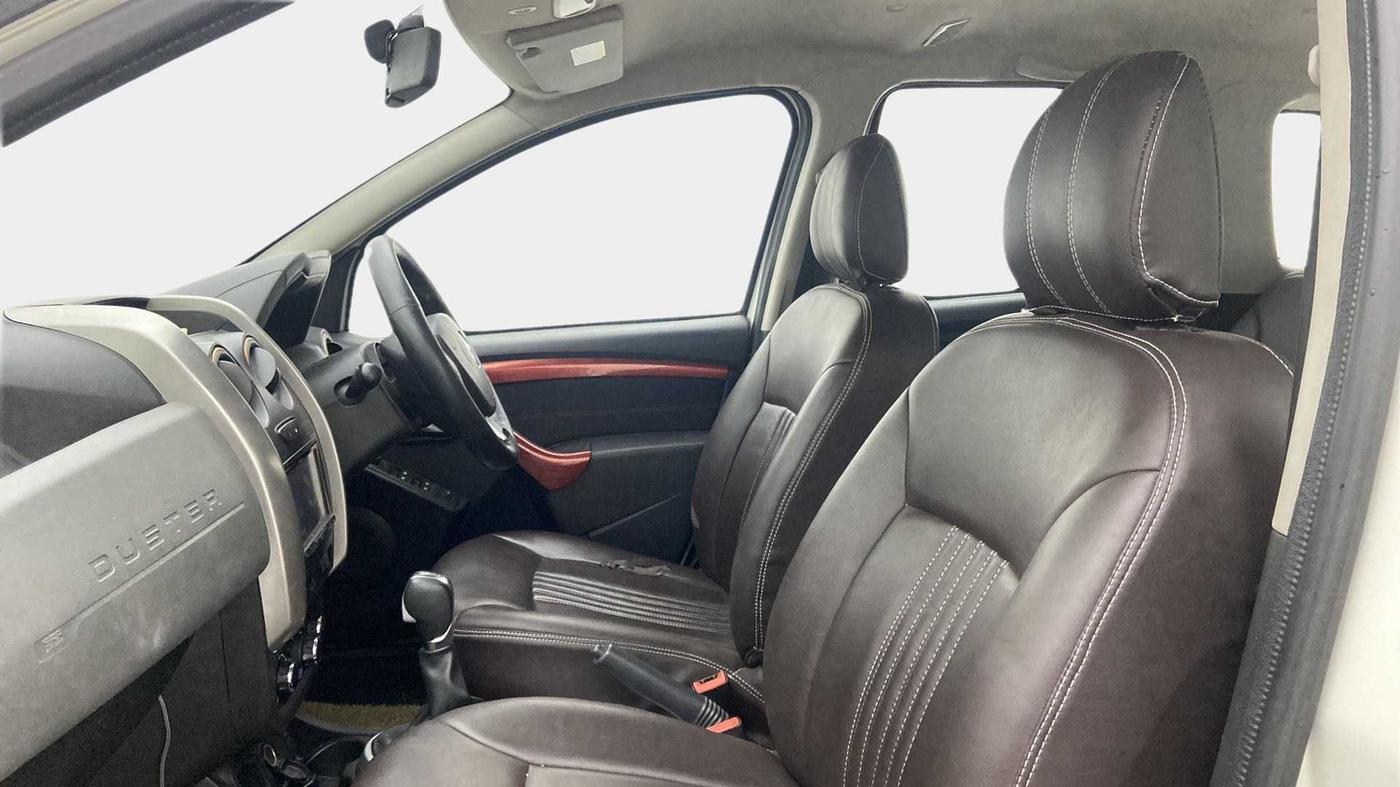2017 Renault Duster RXS CVT, CNG, Automatic, 96,499 km, Right Side Front Door Cabin