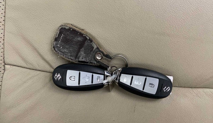 2019 Maruti Ciaz ALPHA 1.5 SHVS PETROL, Petrol, Manual, 41,940 km, Key Close Up