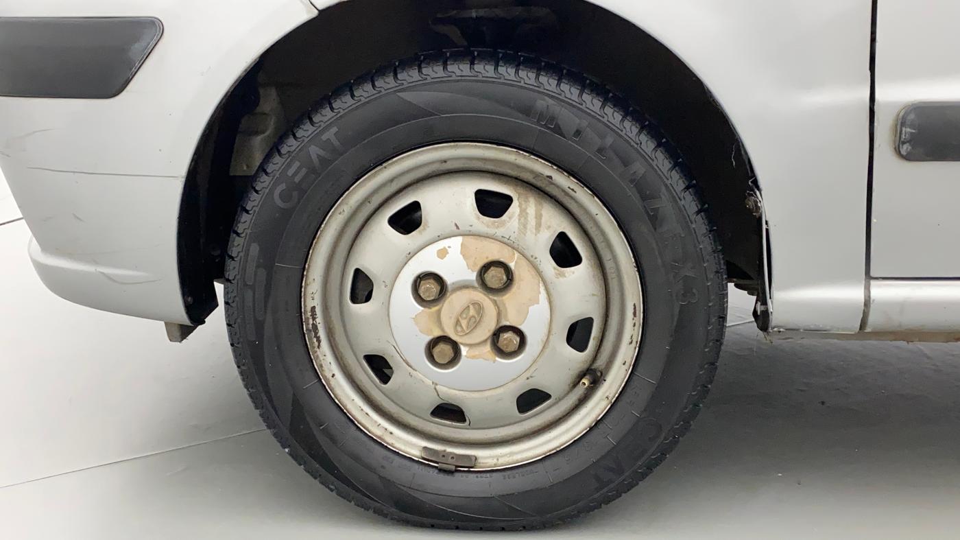2012 Hyundai Santro Xing GL PLUS, CNG, Manual, 1,06,540 km, Left Front Wheel