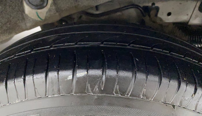 2012 Hyundai Santro Xing GL PLUS, CNG, Manual, 1,06,540 km, Left Rear Tyre Tread