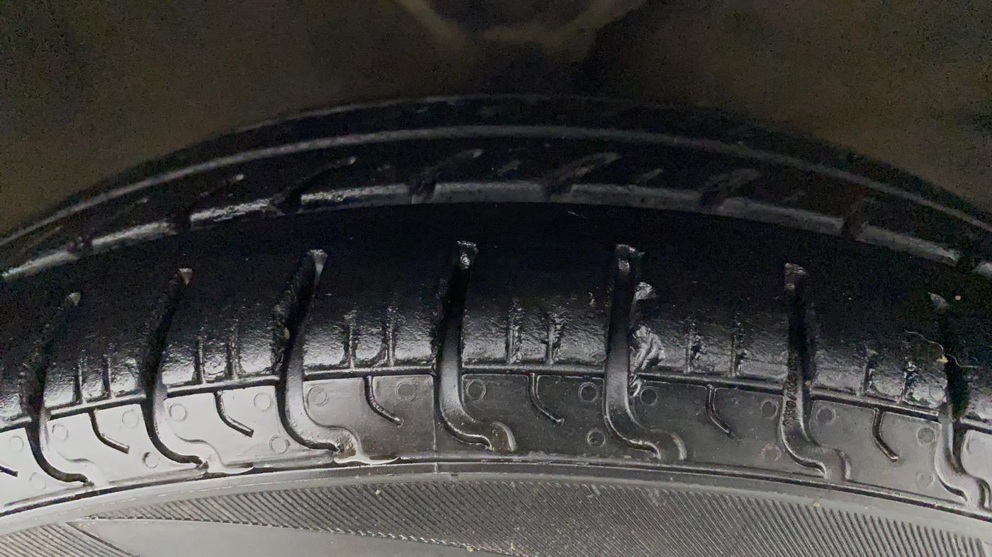 2012 Hyundai Santro Xing GL PLUS, CNG, Manual, 1,06,540 km, Right Front Tyre Tread