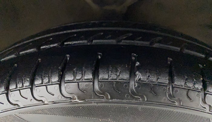 2012 Hyundai Santro Xing GL PLUS, CNG, Manual, 1,06,540 km, Right Front Tyre Tread