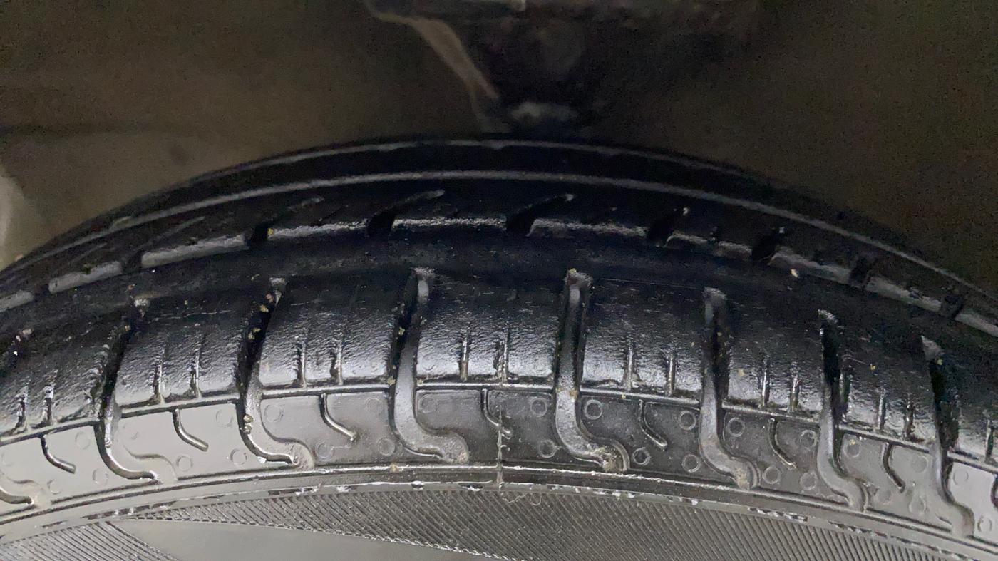 2012 Hyundai Santro Xing GL PLUS, CNG, Manual, 1,06,540 km, Left Front Tyre Tread