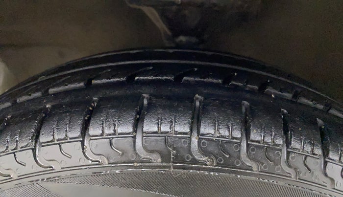 2012 Hyundai Santro Xing GL PLUS, CNG, Manual, 1,06,540 km, Left Front Tyre Tread