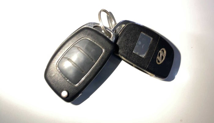2015 Hyundai Xcent S 1.2, Petrol, Manual, 93,159 km, Key Close Up