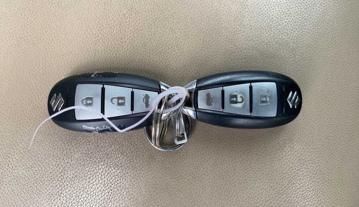 2016 Maruti Ciaz ZXI AT, Petrol, Automatic, 87,328 km, Lock system - Keyless sensor not working