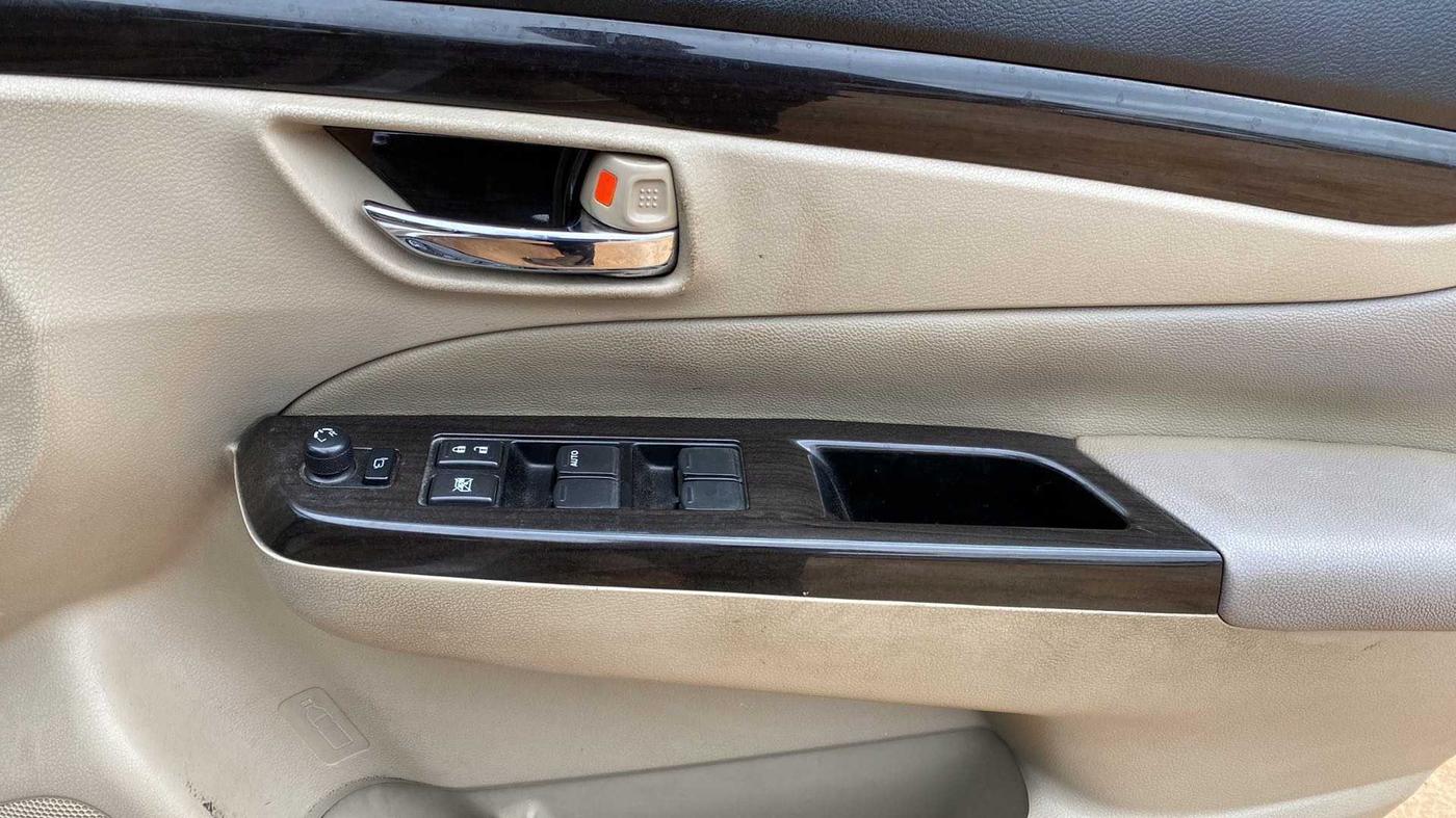2016 Maruti Ciaz ZXI AT, Petrol, Automatic, 87,328 km, Driver Side Door Panels Control