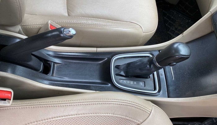 2016 Maruti Ciaz ZXI AT, Petrol, Automatic, 87,328 km, Gear Lever