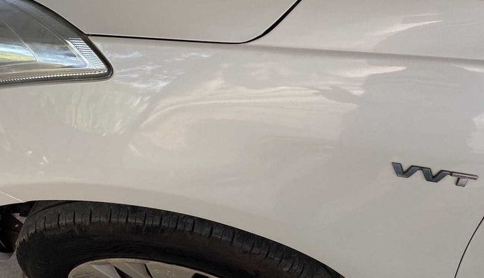 2014 Maruti Swift VXI, CNG, Manual, 1,24,105 km, Left fender - Lining loose