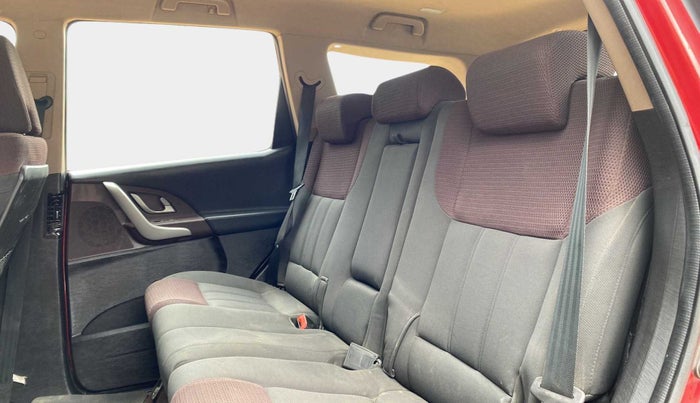 2014 Mahindra XUV500 W6, Diesel, Manual, 94,593 km, Right Side Rear Door Cabin
