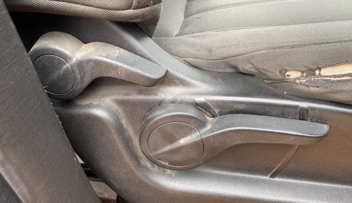 2014 Mahindra XUV500 W6, Diesel, Manual, 94,593 km, Driver Side Adjustment Panel