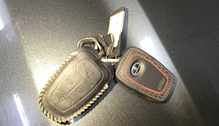 2023 Tata NEXON XZA PLUS PETROL, Petrol, Automatic, 9,890 km, Key Close Up