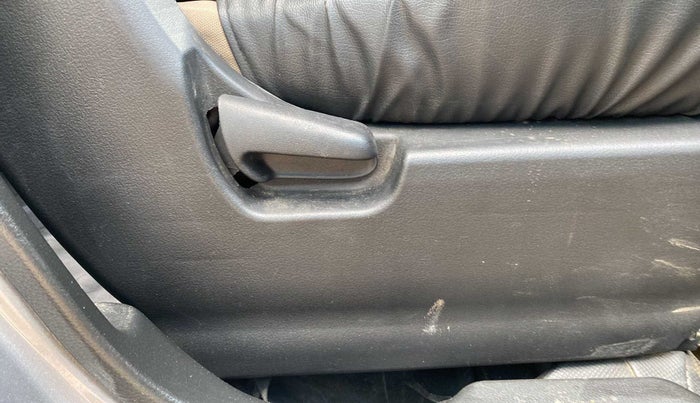 2018 Maruti Wagon R 1.0 VXI, Petrol, Manual, 48,836 km, Driver Side Adjustment Panel