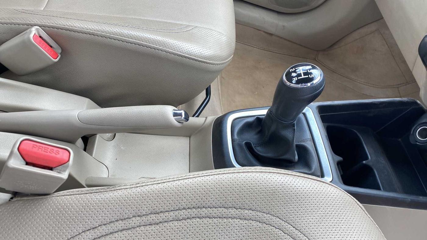 2018 Maruti Dzire VXI, Petrol, Manual, 43,236 km, Gear Lever