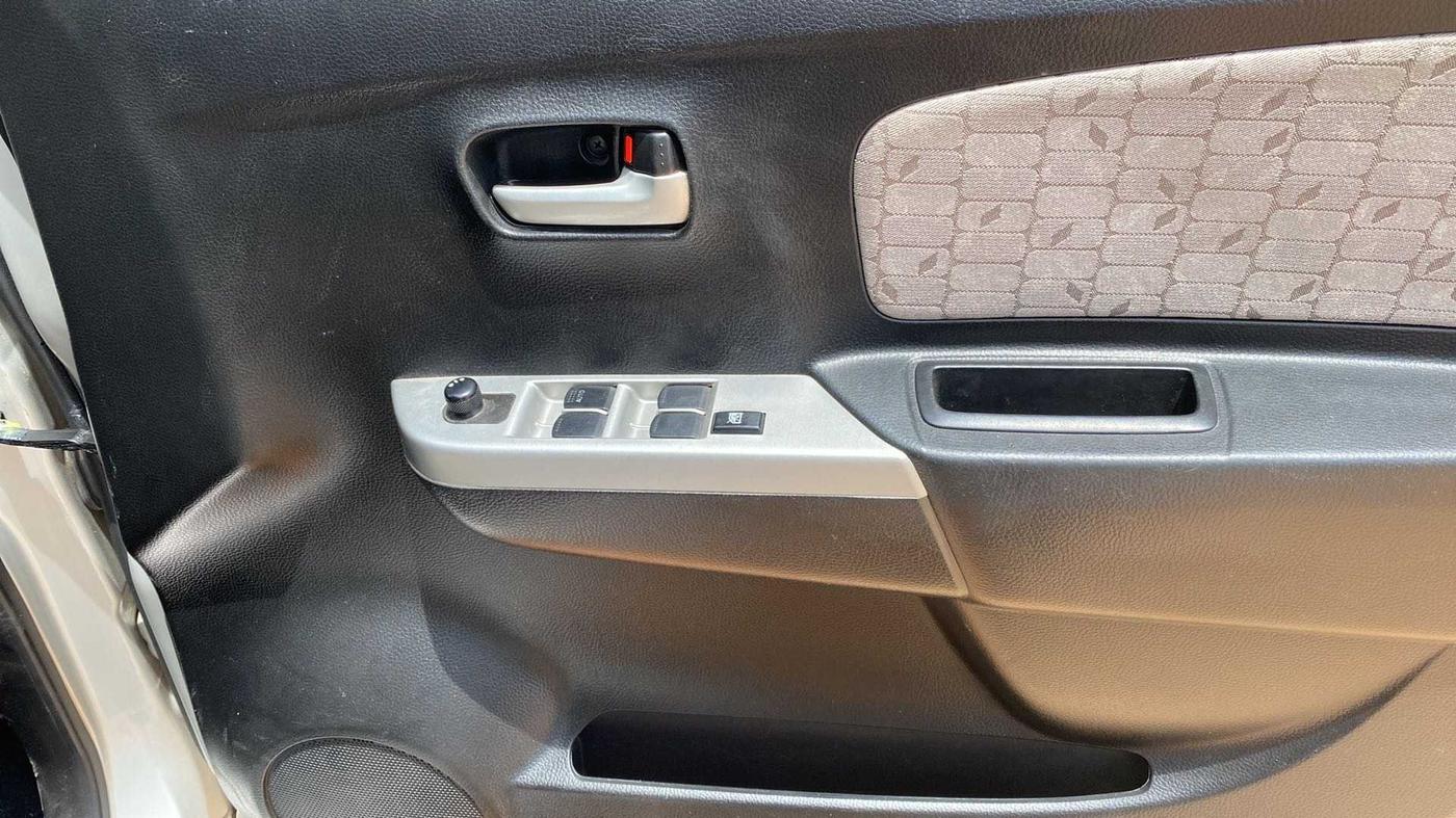 2016 Maruti Wagon R 1.0 VXI AMT, Petrol, Automatic, 48,043 km, Driver Side Door Panels Control