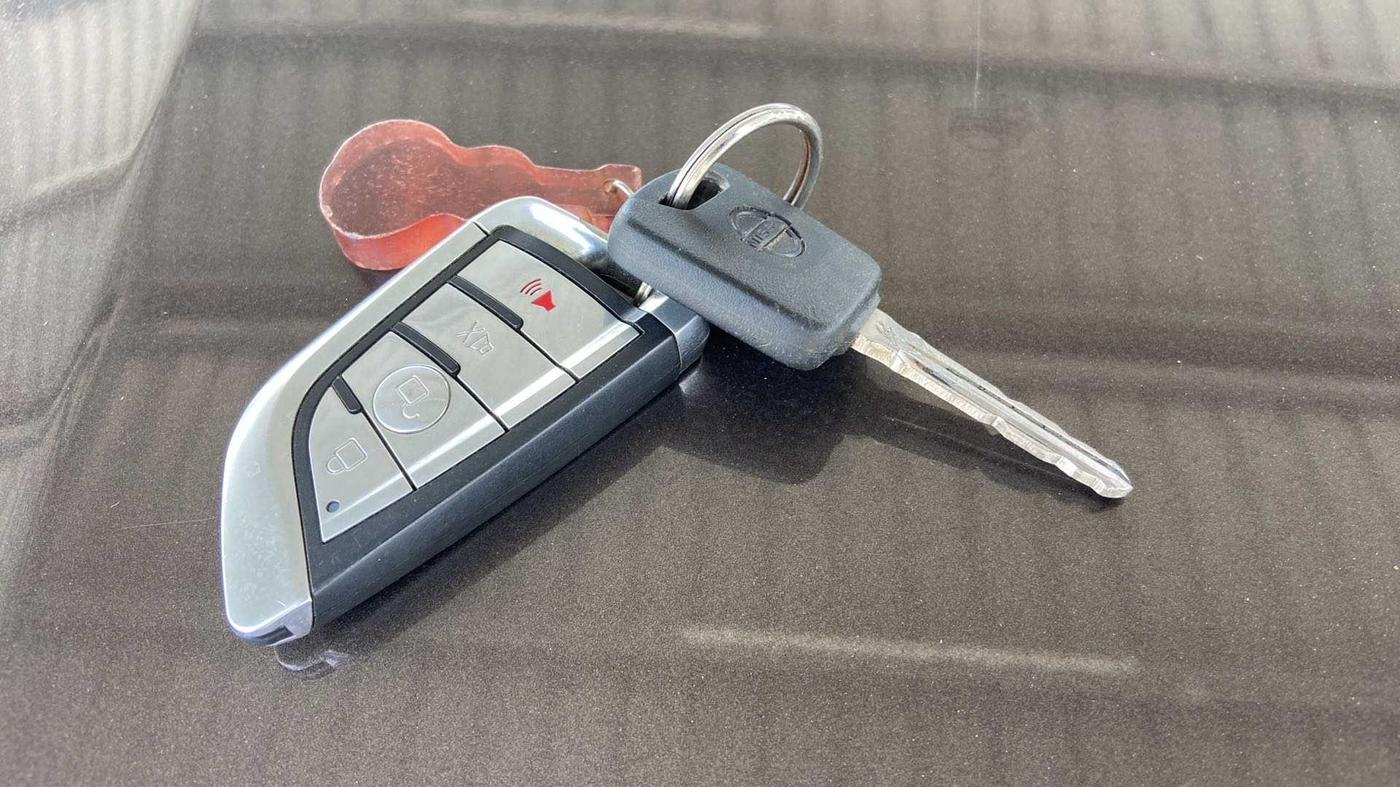 2023 Nissan MAGNITE XE, Petrol, Manual, 8,452 km, Key Close Up
