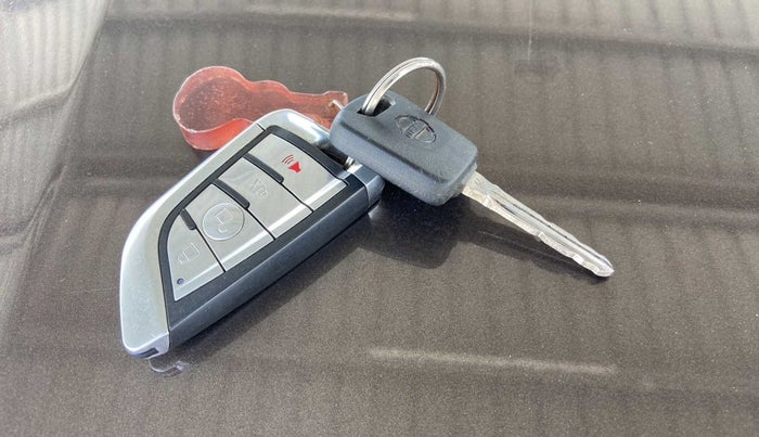 2023 Nissan MAGNITE XE, Petrol, Manual, 8,452 km, Key Close Up