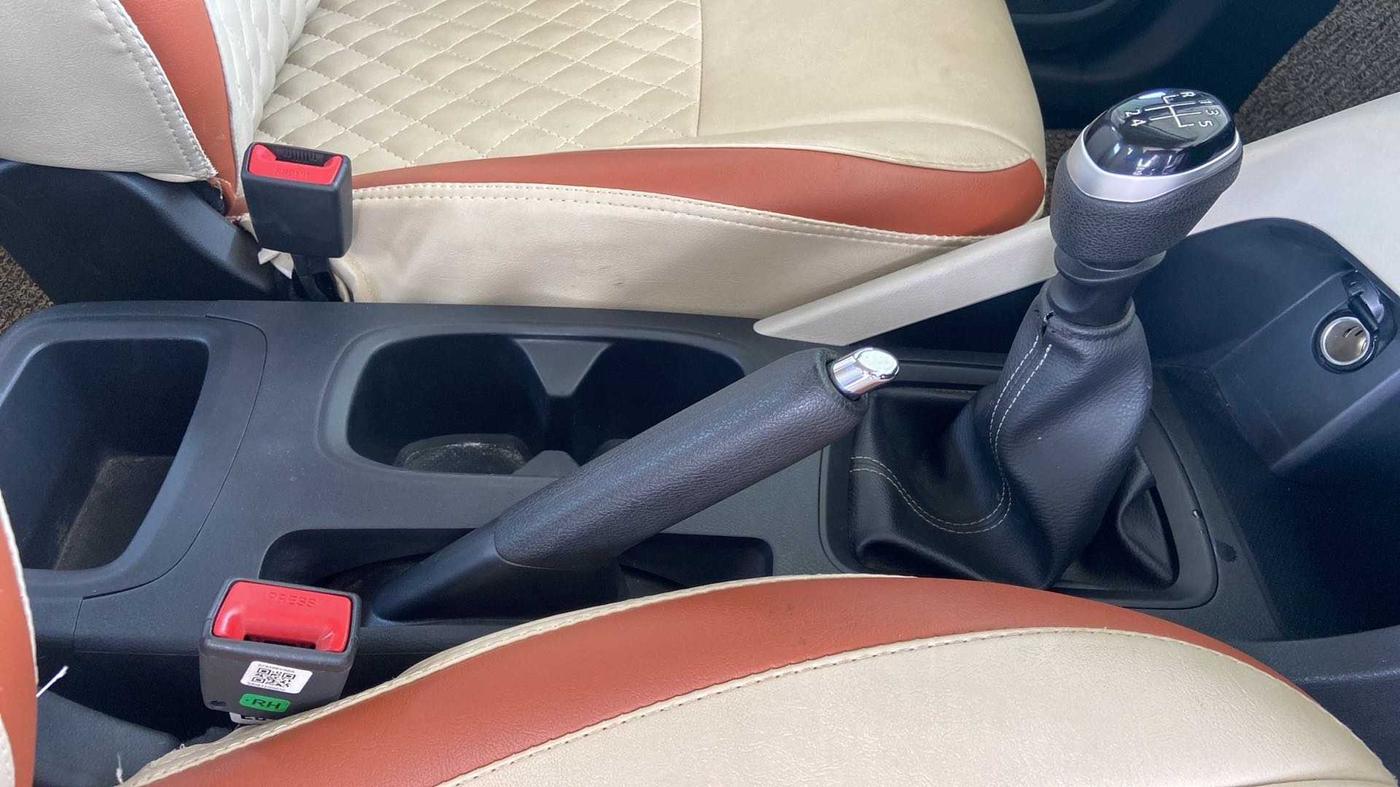 2023 Nissan MAGNITE XE, Petrol, Manual, 8,452 km, Gear Lever