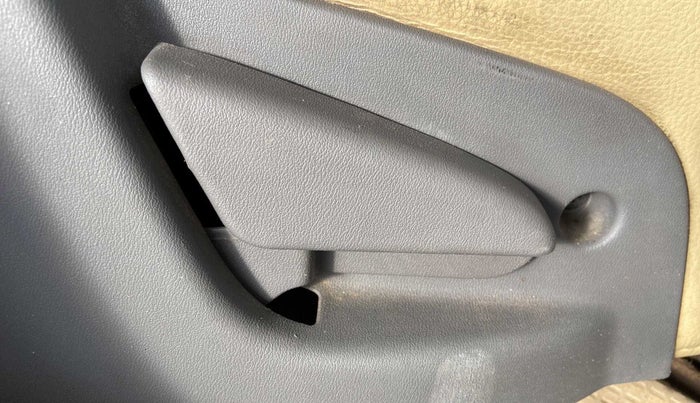 2016 Datsun Go Plus T, Petrol, Manual, 54,908 km, Driver Side Adjustment Panel