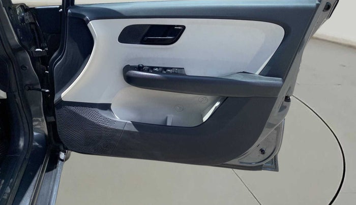 2022 Tata ALTROZ XM PLUS PETROL, Petrol, Manual, 15,024 km, Driver Side Door Panels Control