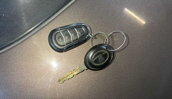 2017 Tata TIGOR XE DIESEL, Diesel, Manual, 45,033 km, Key Close Up