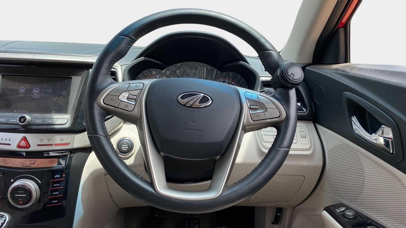 2019 Mahindra XUV300 W8 (O) 1.5 DIESEL, Diesel, Manual, 53,460 km, Steering Wheel Close Up