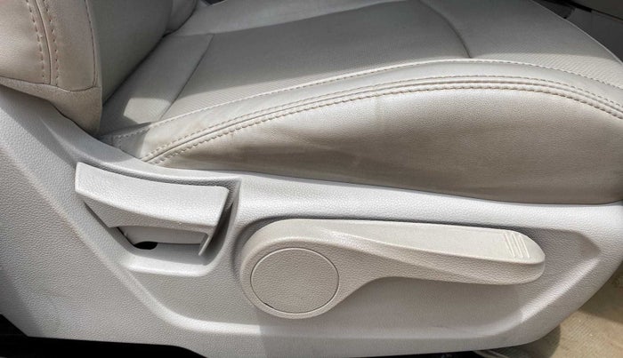 2019 Mahindra XUV300 W8 (O) 1.5 DIESEL, Diesel, Manual, 53,460 km, Driver Side Adjustment Panel