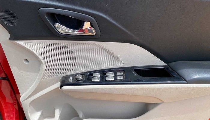 2019 Mahindra XUV300 W8 (O) 1.5 DIESEL, Diesel, Manual, 53,460 km, Driver Side Door Panels Control