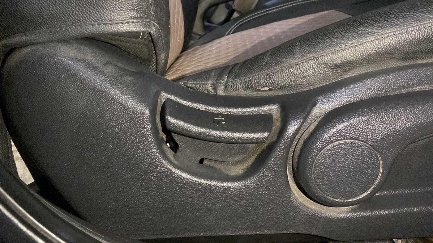 2019 Hyundai Elite i20 SPORTZ PLUS 1.2, Petrol, Manual, 35,439 km, Driver Side Adjustment Panel