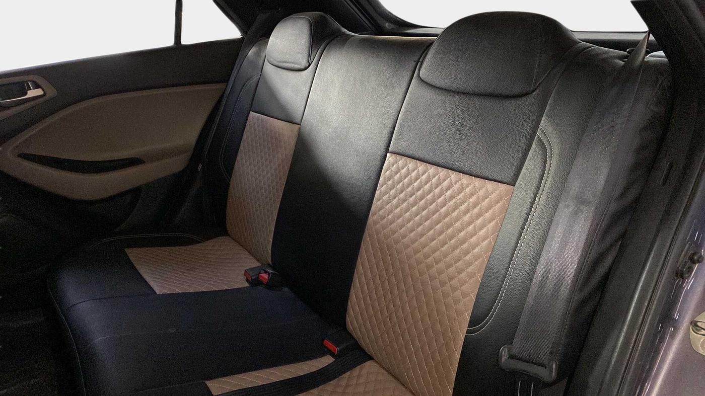 2019 Hyundai Elite i20 SPORTZ PLUS 1.2, Petrol, Manual, 35,439 km, Right Side Rear Door Cabin