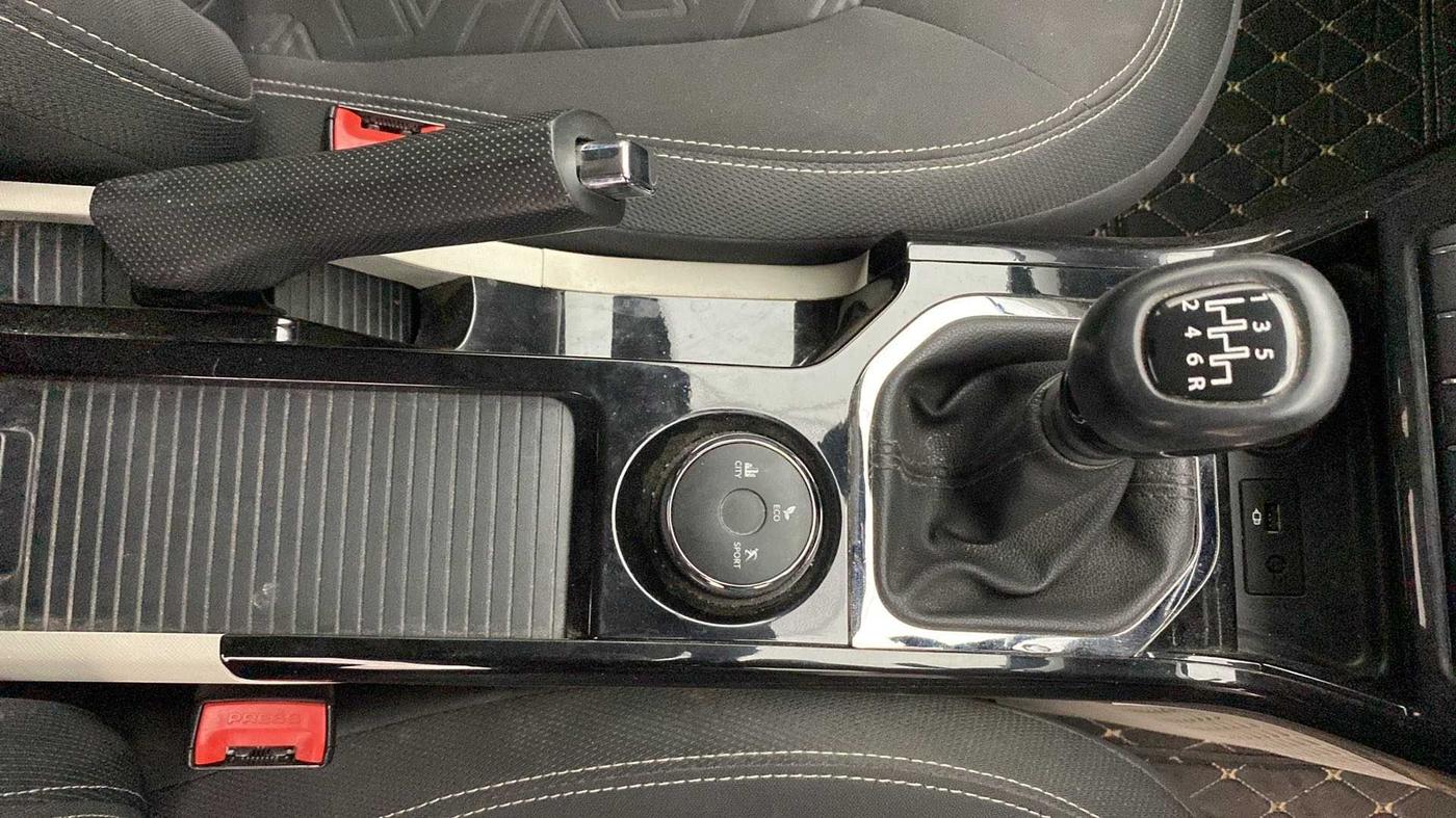 2021 Tata NEXON XZ PLUS PETROL, Petrol, Manual, 61,293 km, Gear Lever