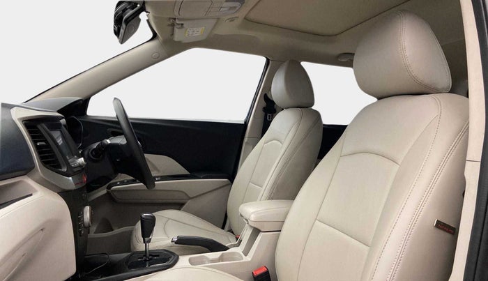 2021 Mahindra XUV300 W6 1.2 PETROL AMT, Petrol, Automatic, 26,895 km, Right Side Front Door Cabin