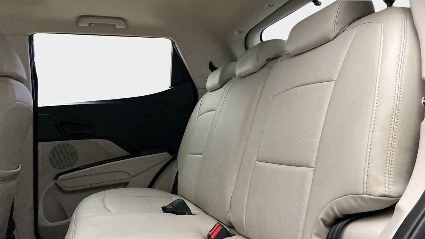 2021 Mahindra XUV300 W6 1.2 PETROL AMT, Petrol, Automatic, 26,895 km, Right Side Rear Door Cabin