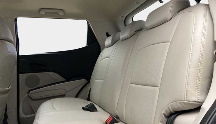 2021 Mahindra XUV300 W6 1.2 PETROL AMT, Petrol, Automatic, 26,895 km, Right Side Rear Door Cabin