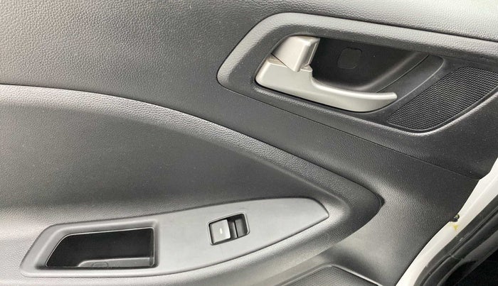 2020 Hyundai Elite i20 SPORTZ PLUS 1.2 DUAL TONE, Petrol, Manual, 44,540 km, Left rear window switch / handle - Minor damage