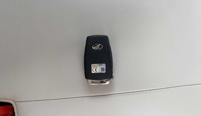 2021 Mahindra XUV300 W8 (O) 1.2 PETROL AMT, Petrol, Automatic, 20,010 km, Key Close Up