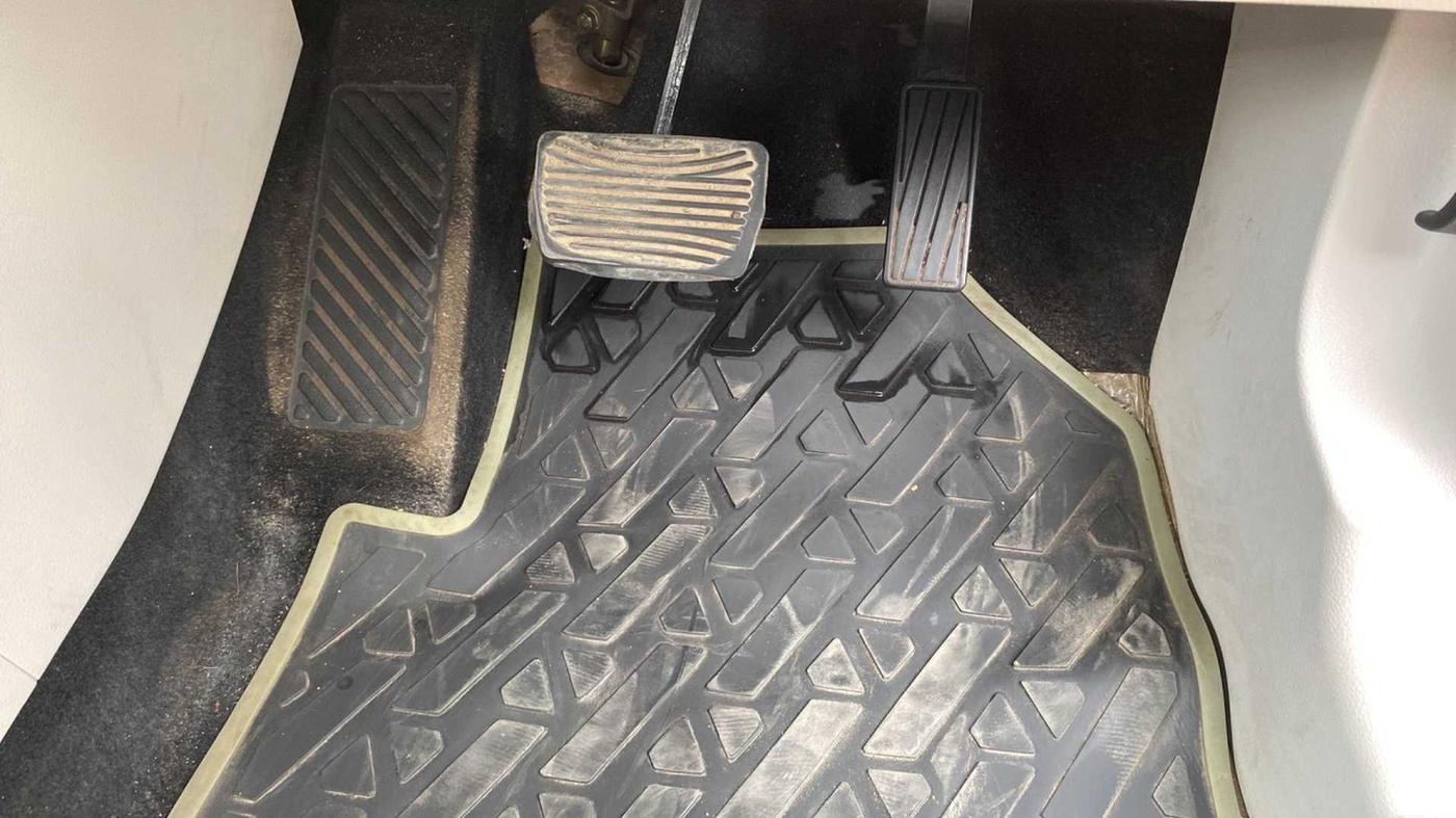 2021 Mahindra XUV300 W8 (O) 1.2 PETROL AMT, Petrol, Automatic, 20,010 km, Pedals
