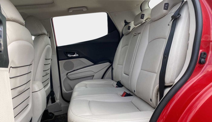 2021 Mahindra XUV300 W8 (O) 1.2 PETROL AMT, Petrol, Automatic, 20,010 km, Right Side Rear Door Cabin