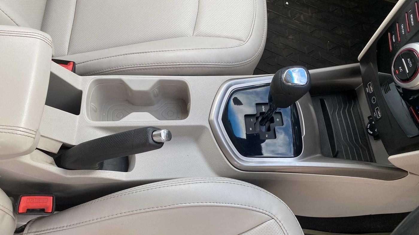 2021 Mahindra XUV300 W8 (O) 1.2 PETROL AMT, Petrol, Automatic, 20,010 km, Gear Lever