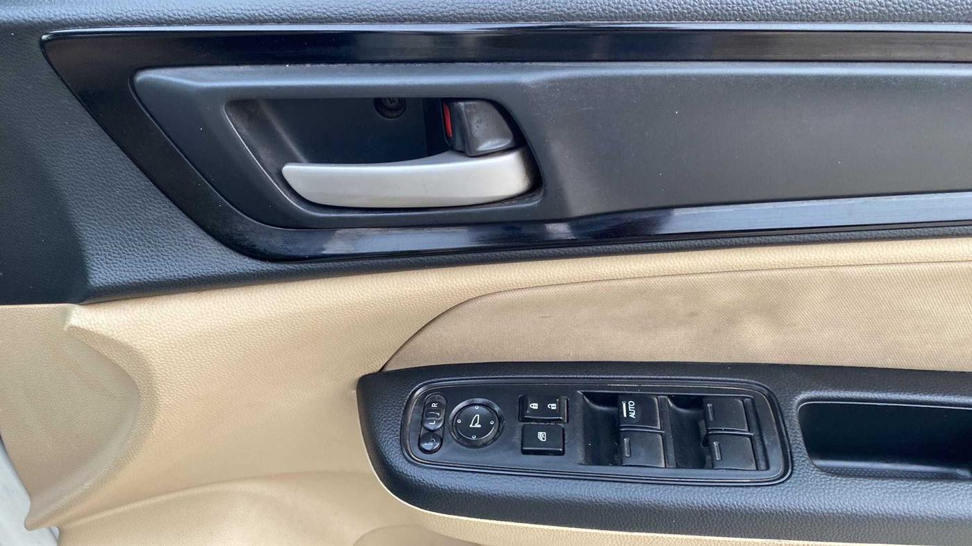 2018 Honda Amaze 1.2L I-VTEC S, Petrol, Manual, 21,186 km, Driver Side Door Panels Control