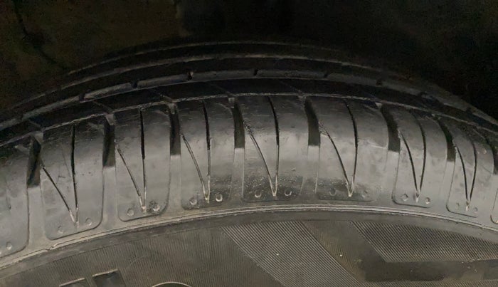 2023 KIA SONET HTX 1.5D IMT, Diesel, Manual, 31,539 km, Right Front Tyre Tread